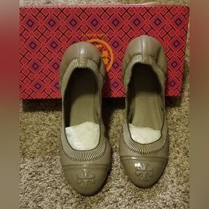 Tory Burch Gabby flats Size 9 Excellent condition